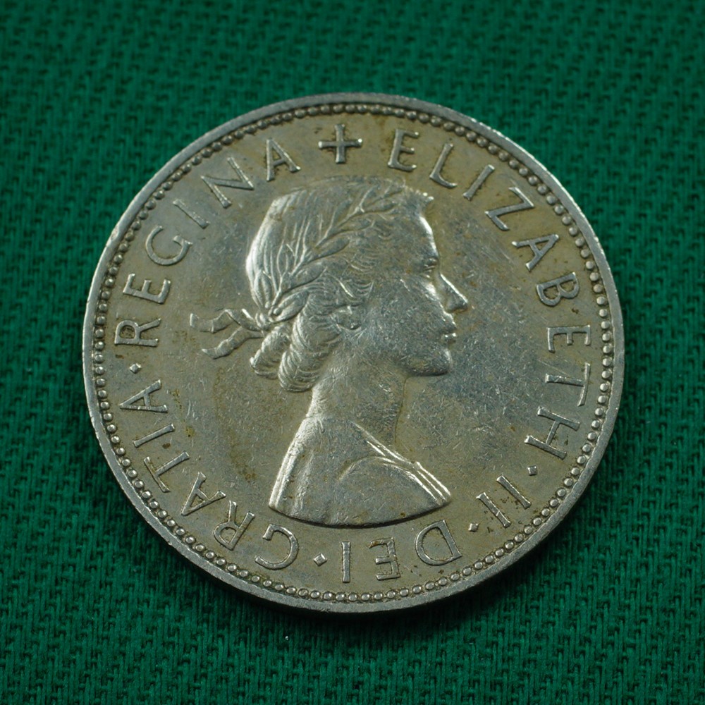 ½ Coroa - 1º retrato de Elizabeth II